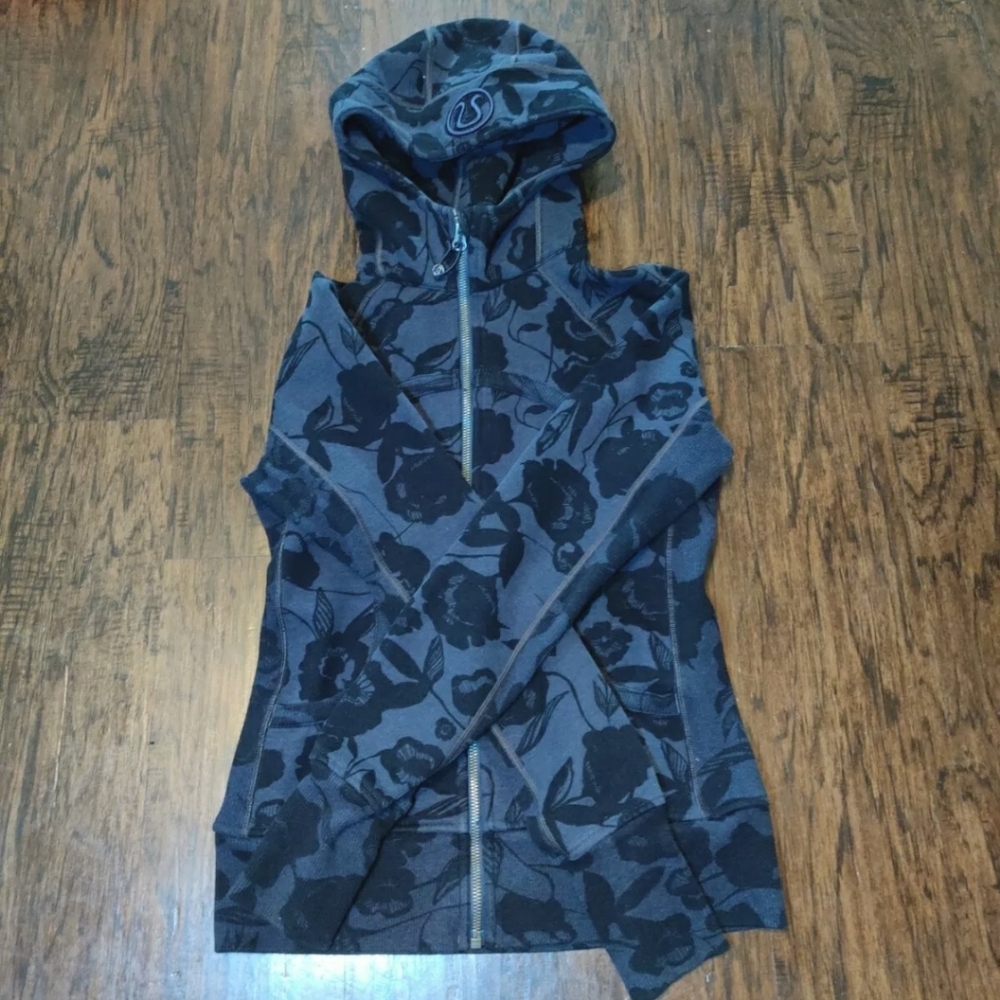 Lululemon Scuba Full Zip Hoodie Jacket Size 4 Navy Blue Floral Pattern
